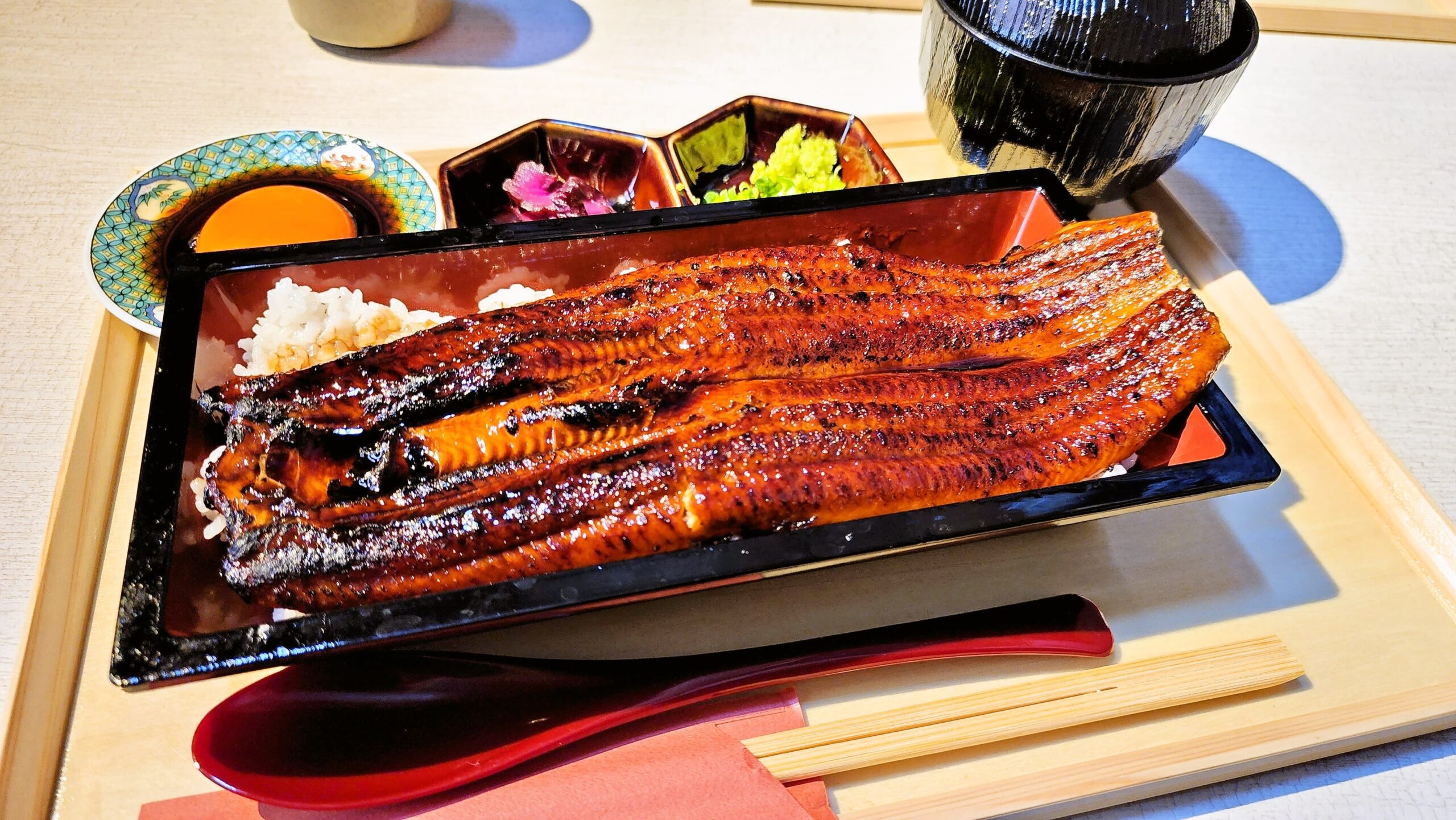 昼どきうなぎ うな綴の特上うな重タマゴ付き