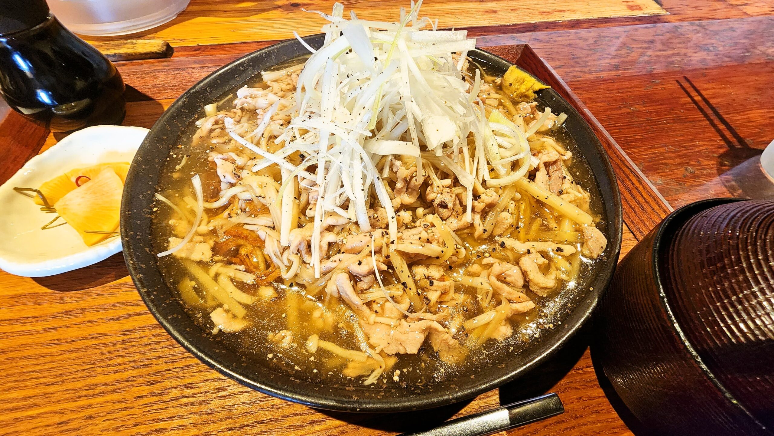 肉屋 堀もとの肉あんかけ焼き麺 月替わりメニュー