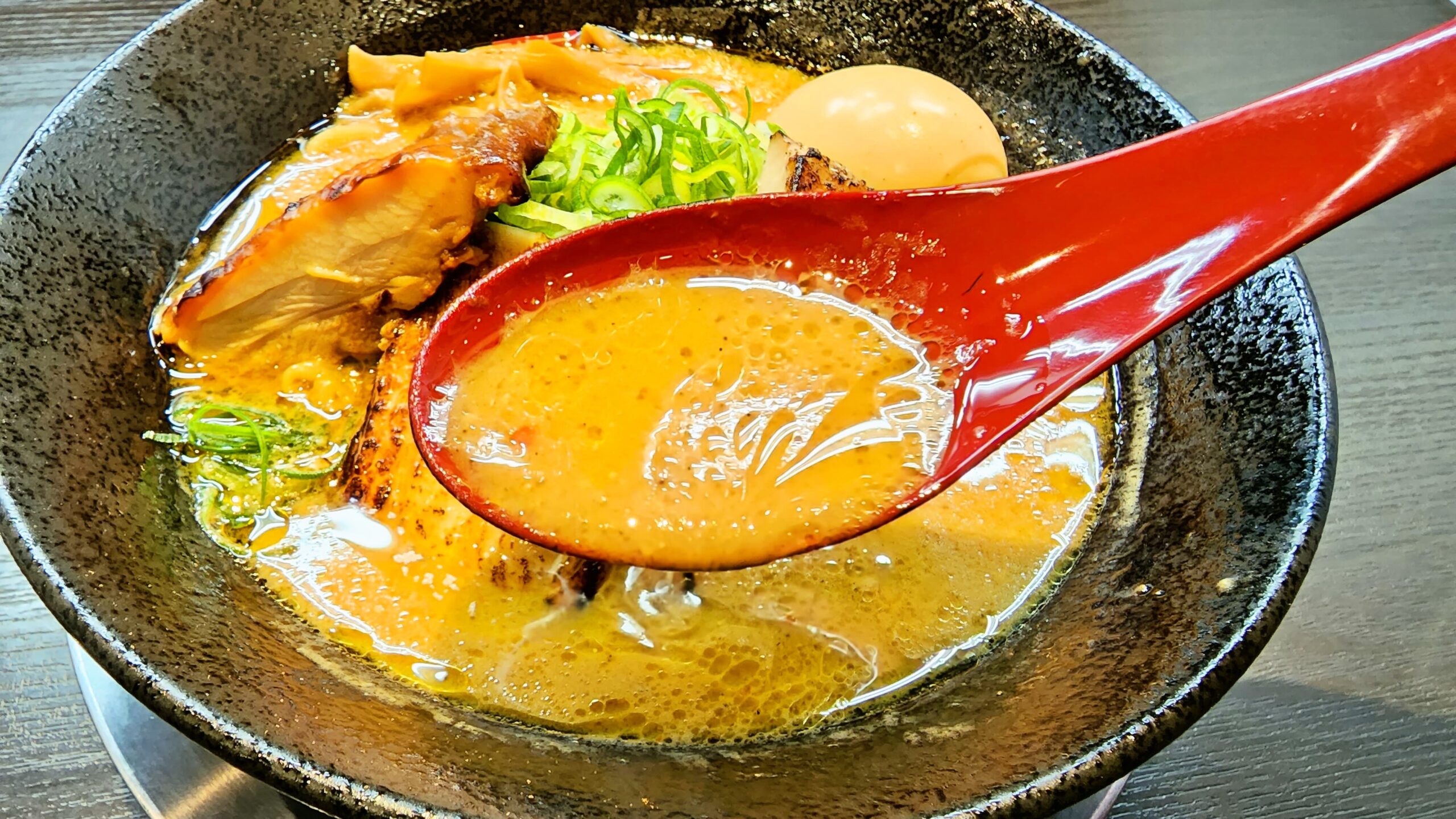 甘藍屋のメニューの極味噌スペシャルのスープ