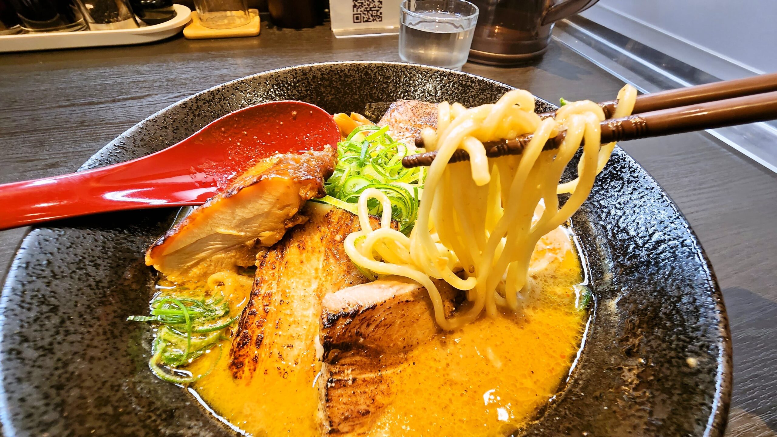 甘藍屋のメニューの極味噌スペシャルの麺