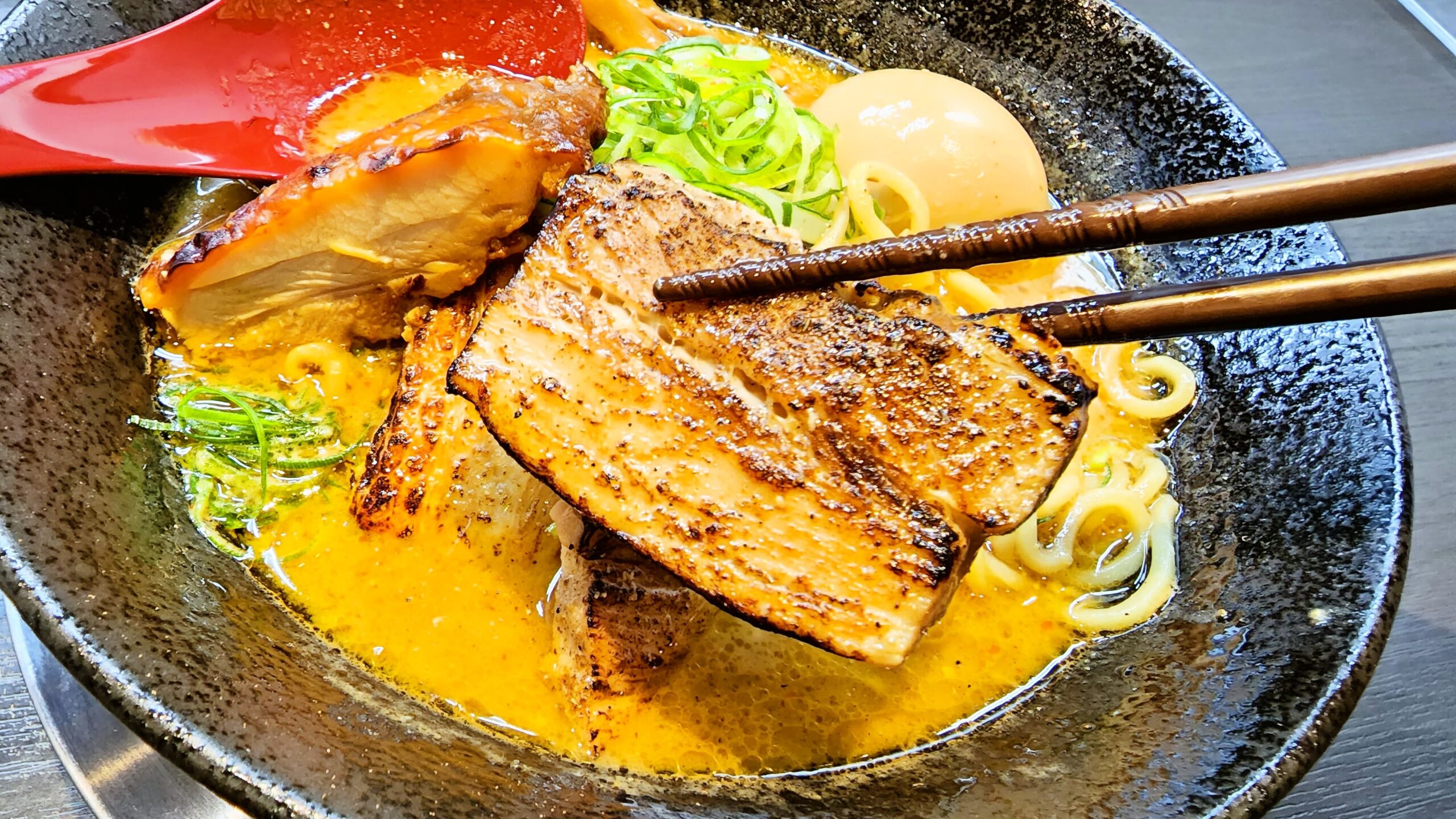 甘藍屋のメニューの極味噌スペシャルのチャーシュー