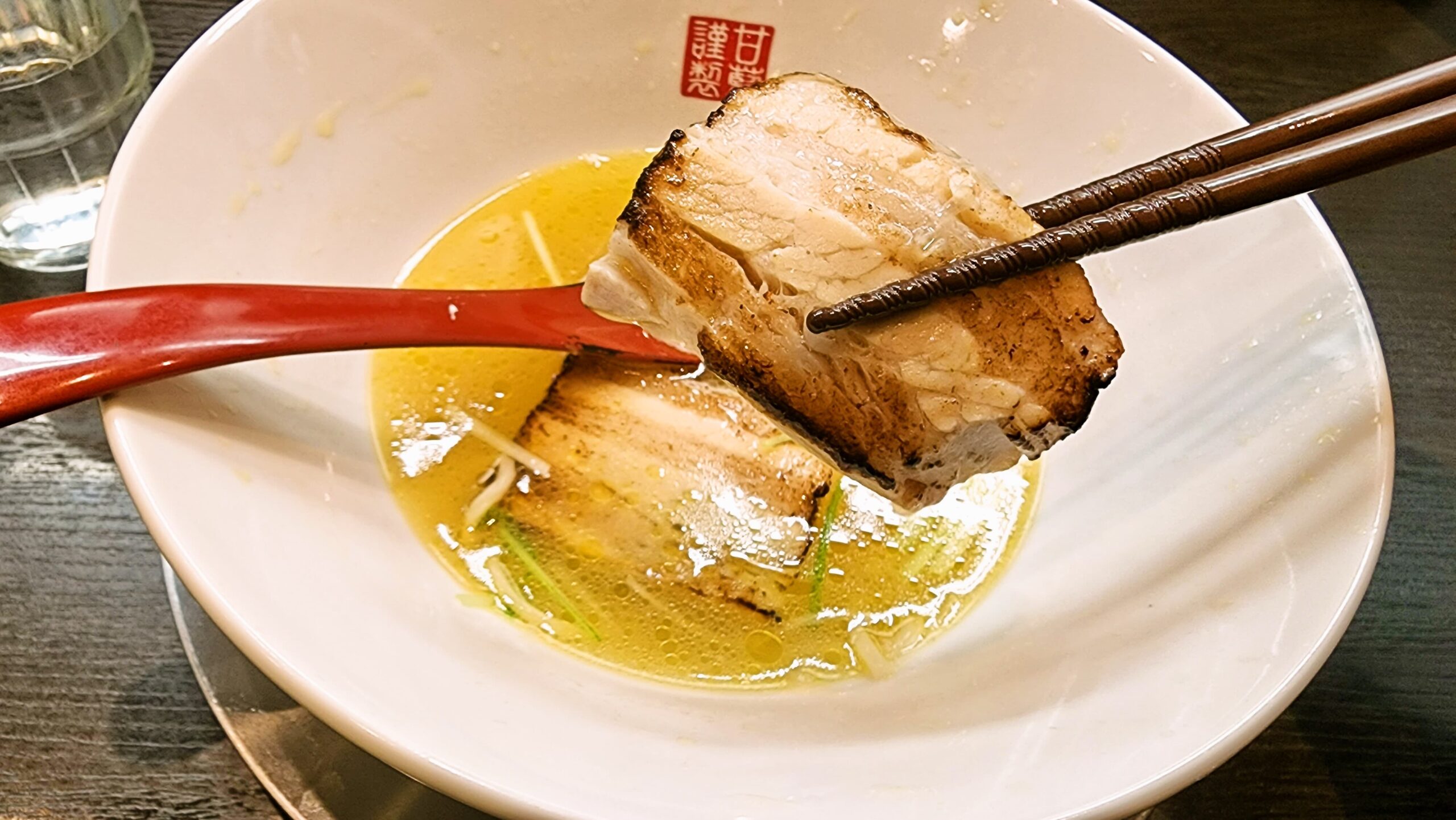甘藍屋のメニューの塩ラーメンのチャーシュー