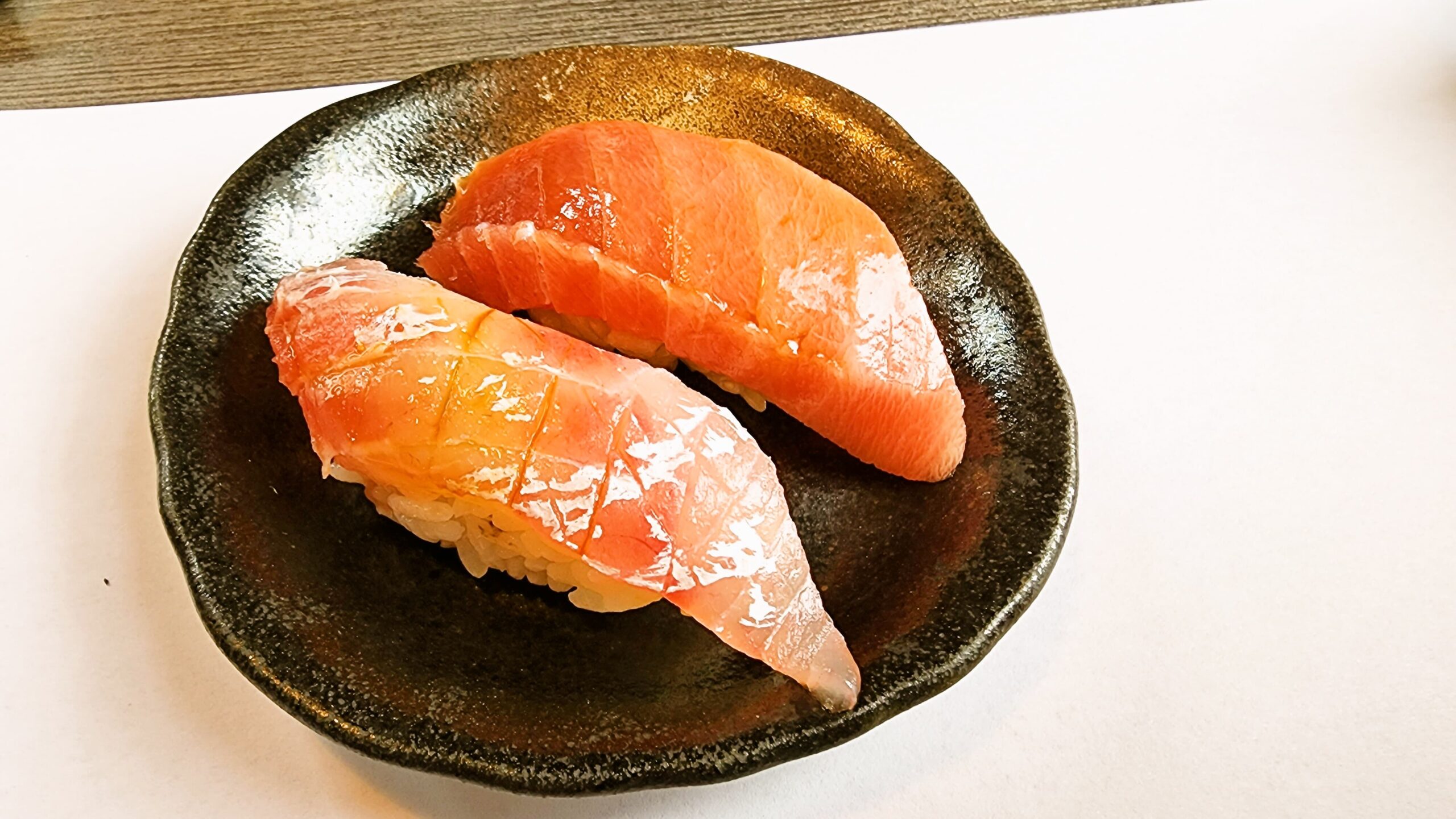 グリーンハウスの真鯛とミナミマグロ中トロのアップ
