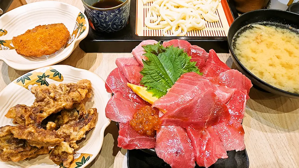 極上本まぐろ中トロ丼