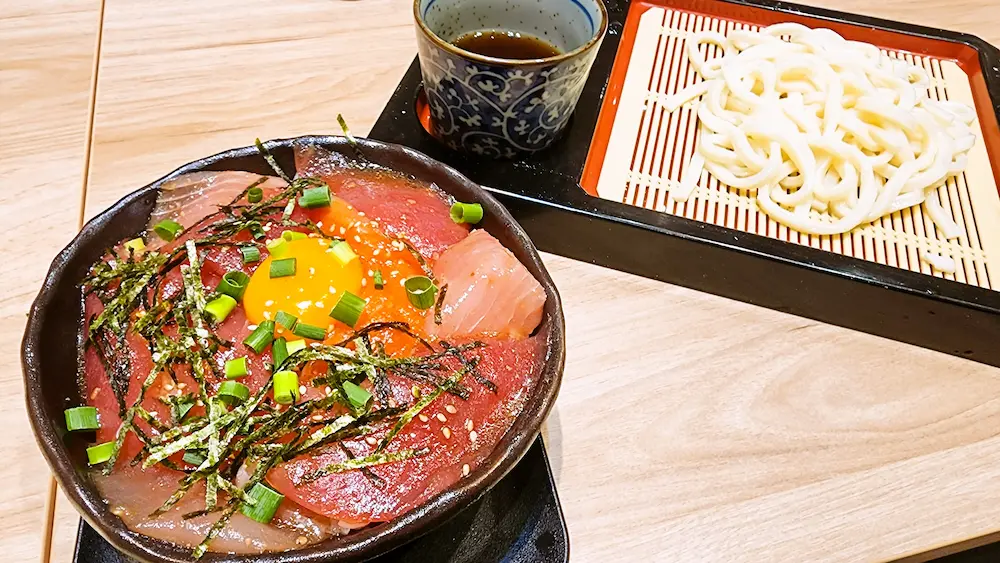 海鮮ユッケ丼&うどんセット