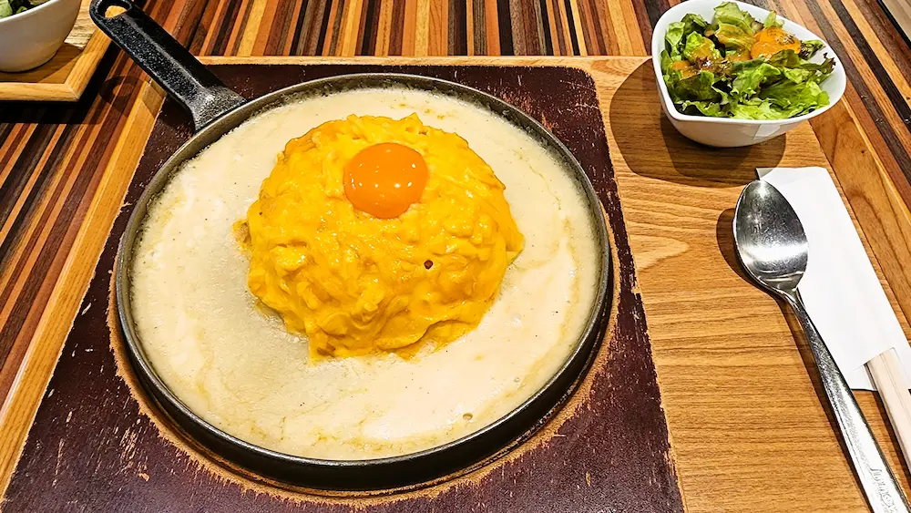 鉄板あつあつチーズオムライス