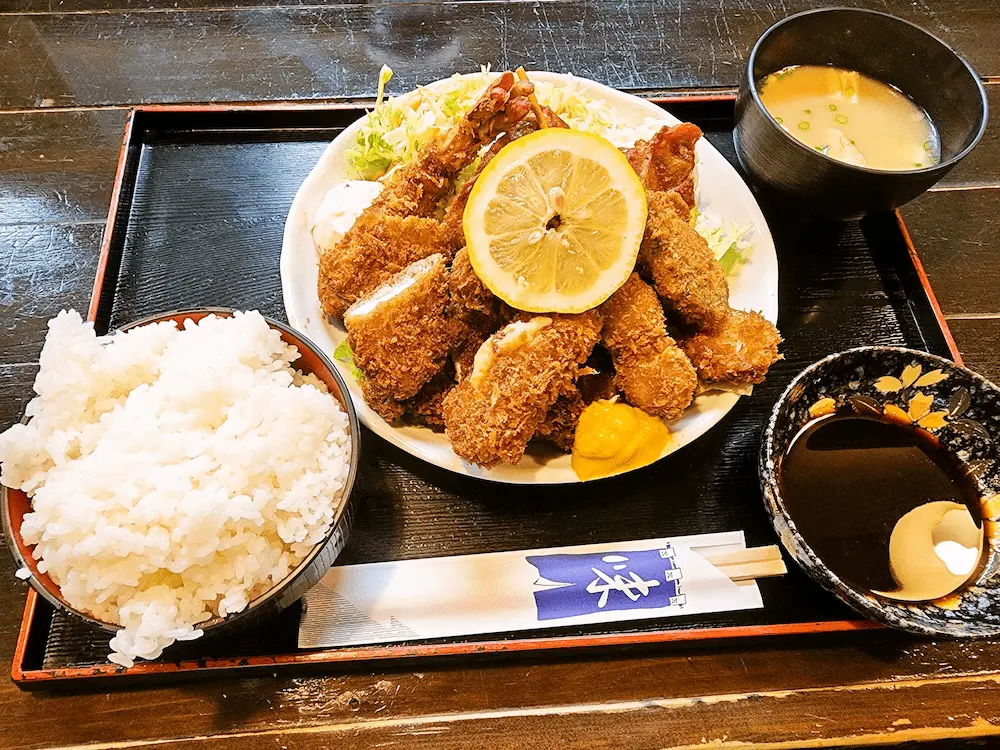デカ盛りの聖地 さんふぁいぶのミックスフライ定食