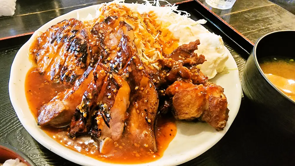 デカ盛りの聖地 さんふぁいぶのトンテキ定食アップ