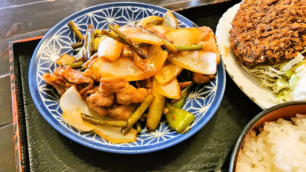 デカ盛りの聖地 さんふぁいぶのよくばりランチ定食の焼肉
