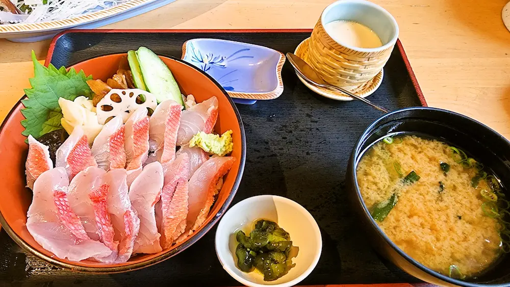 味くらべの金目鯛丼