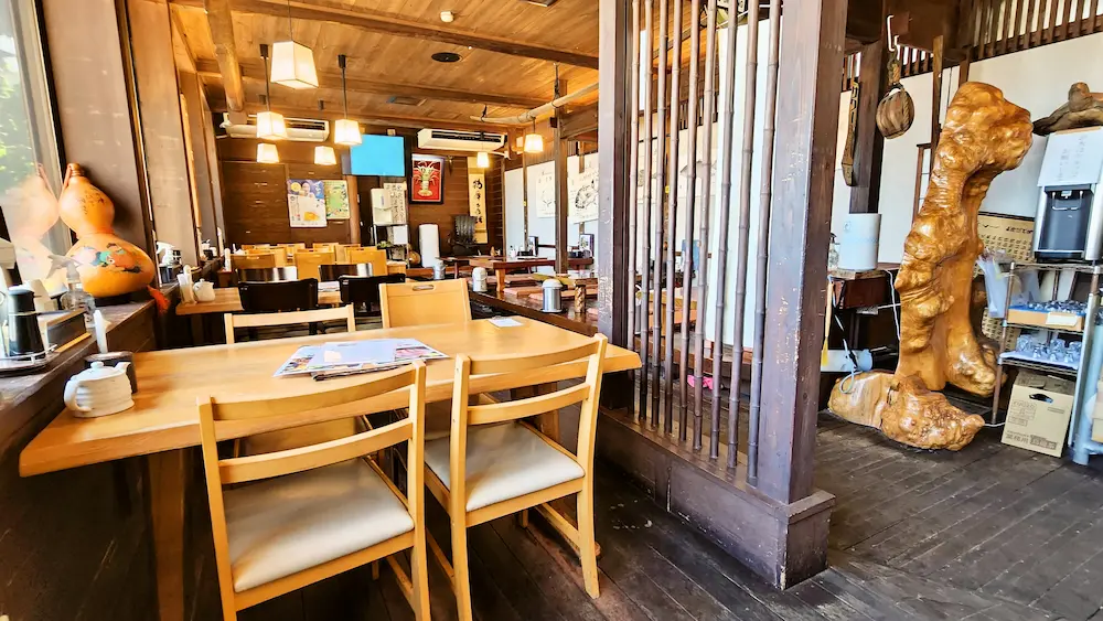 味くらべの店内