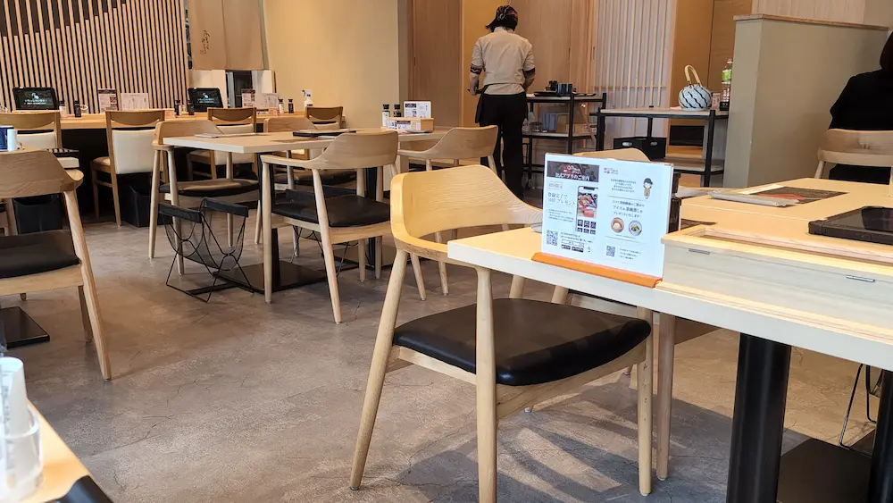 南まぐろと本まぐろ内装