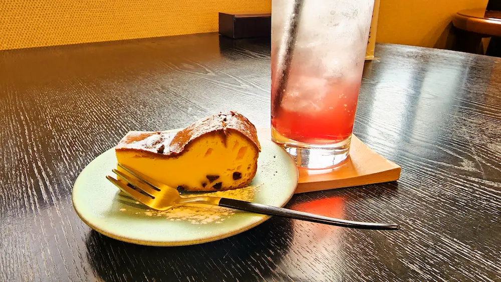 昼ごはんや おばんざいのおばんざい料理　チーズケーキ