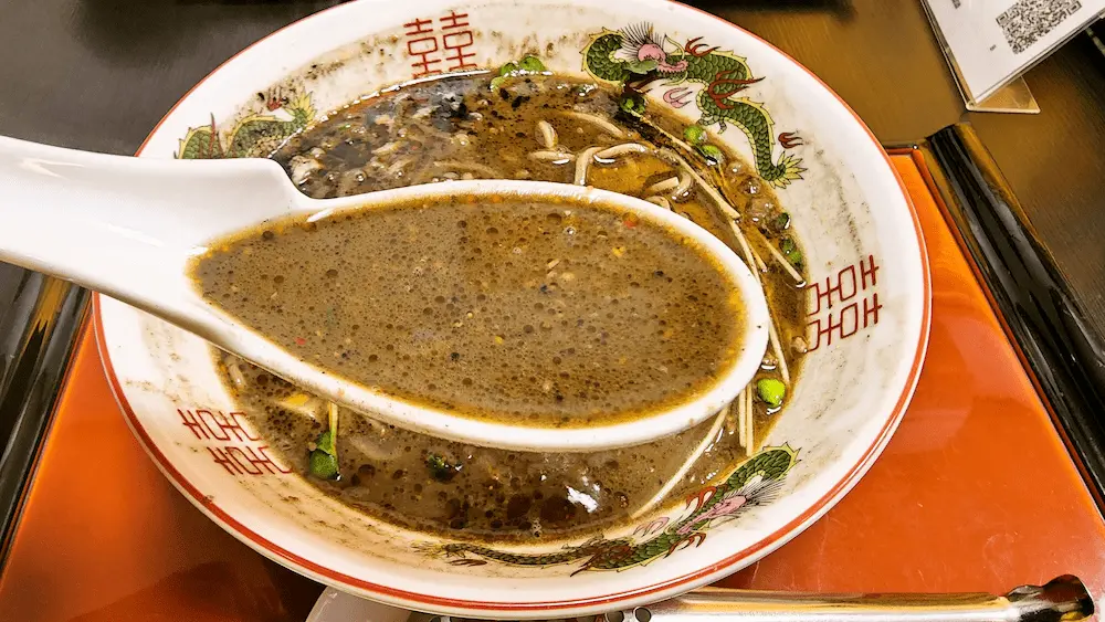 發巳 藤枝店の黒胡麻担々麺のスープ