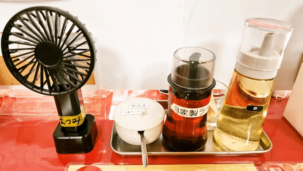 發巳 藤枝店の卓上調味料