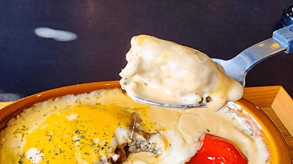 アトラーレ クリームソースの煮込みハンバーグ