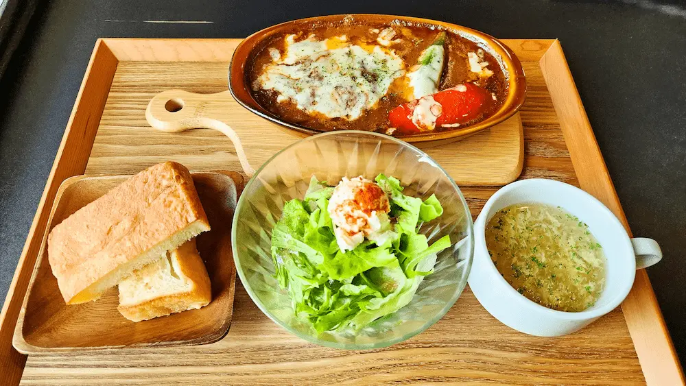 アトラーレ デミソースの煮込みハンバーグ