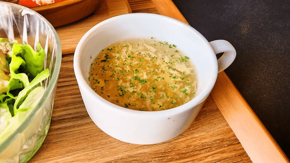 アトラーレ デミソースの煮込みハンバーグのスープ