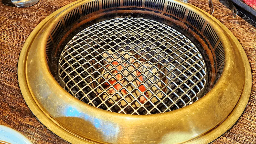 中込精肉店の炭火