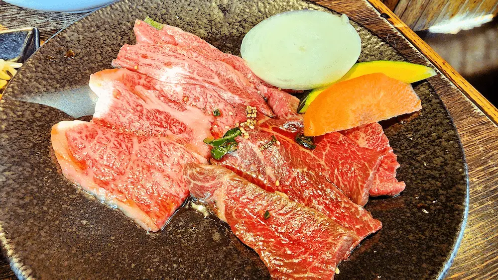 中込精肉店の黒毛和牛梅、カルビとロース