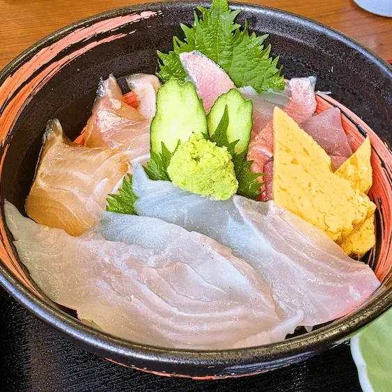市場の食堂 金目亭 金目鯛三色丼の地金目・平金目・漬け金目
