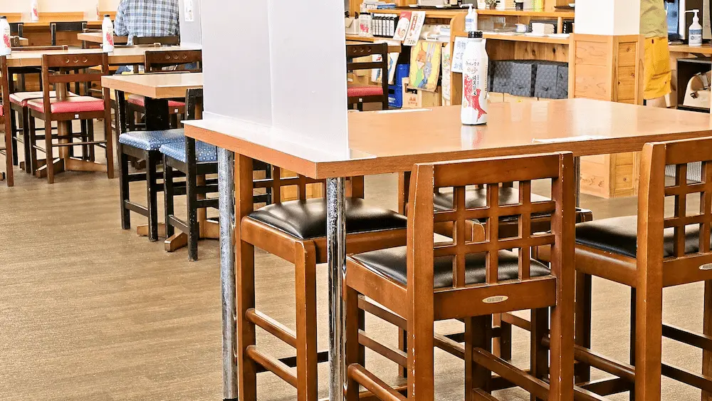 市場の食堂 金目亭の内装