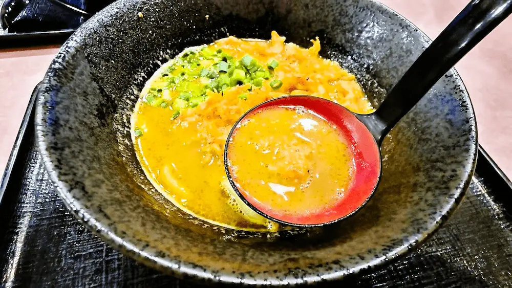 鐘壱の桜えびのカレーうどんのスープ