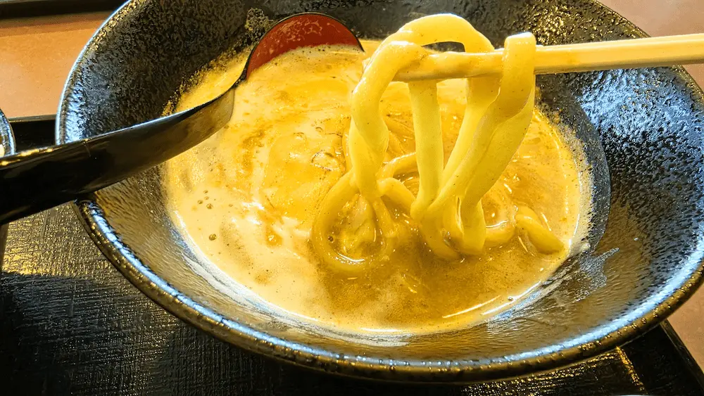 鐘壱の3種のチーズうどんの麺