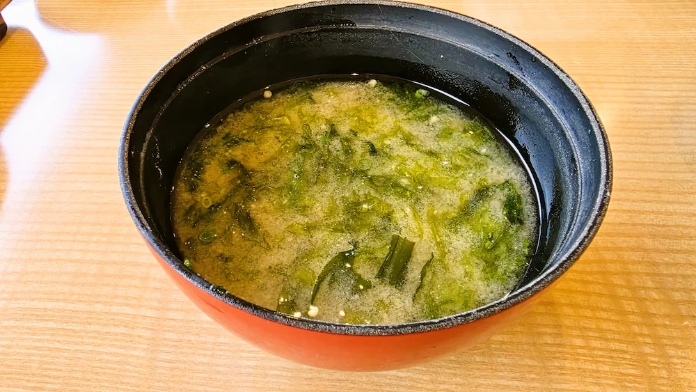 海女の小屋 あら煮定食のあおさの味噌汁