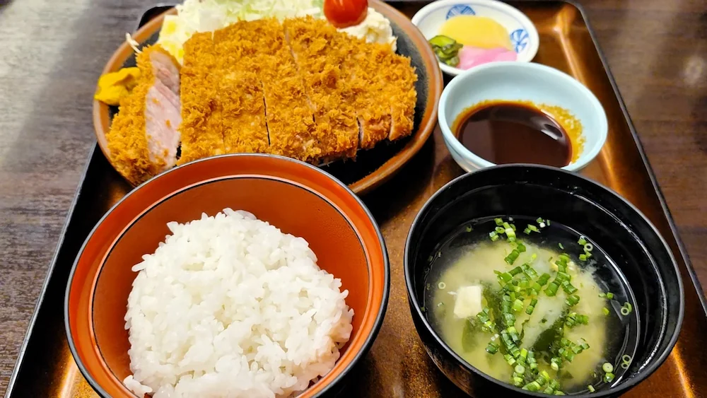大正亭のジャンボカツ定食