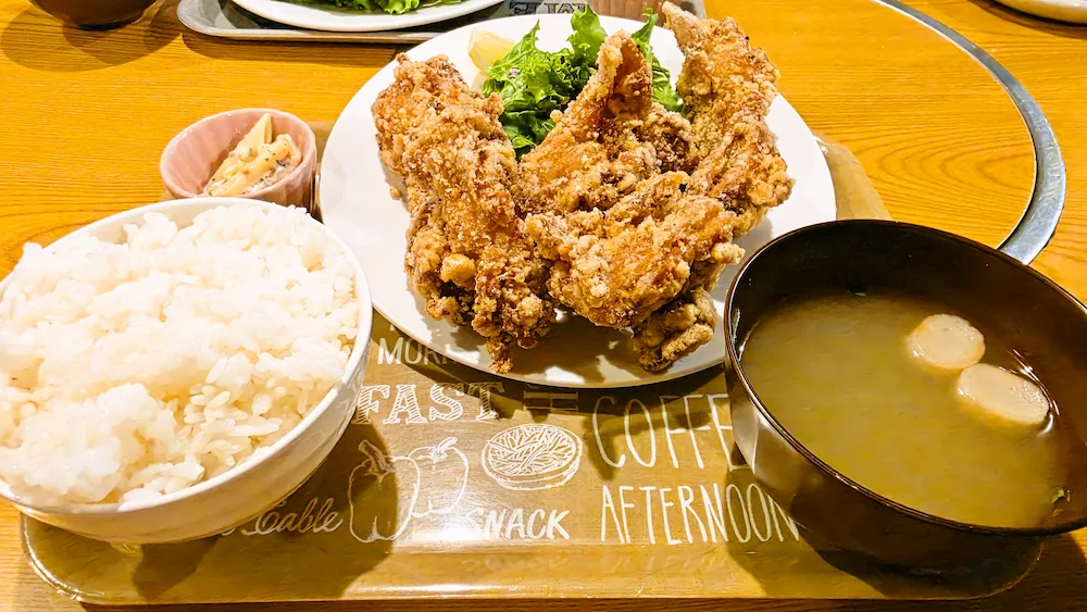 カフェ食堂きこりの鶏唐揚げ定食