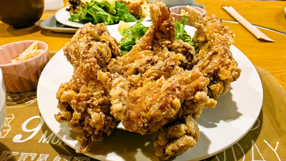 カフェ食堂きこりの鶏唐揚げ定食のアップ