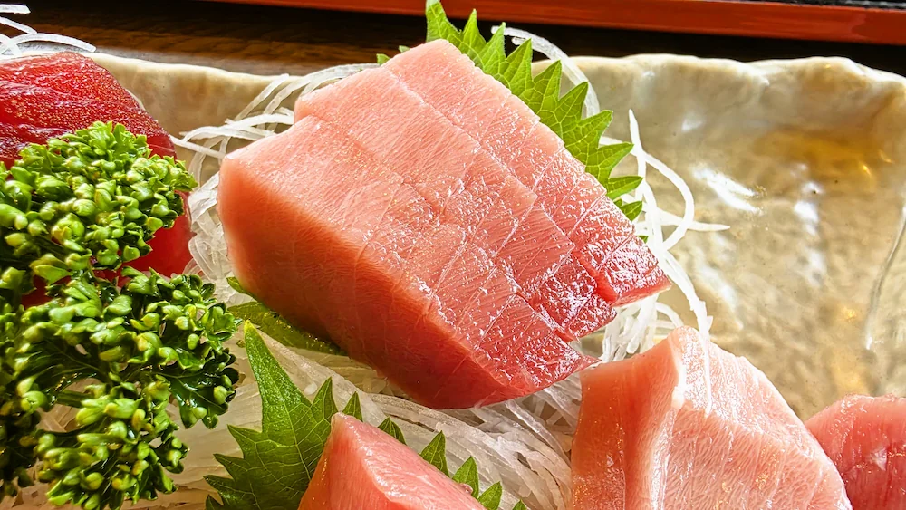 魚福の本マグロ中トロ＆赤身ミックスB大盛の中トロ