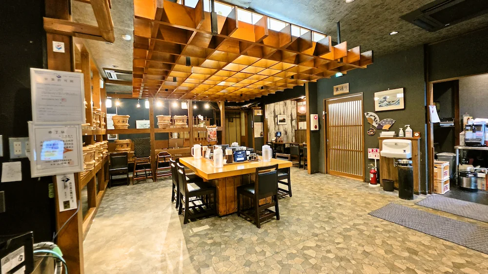 千代商店のカウンター席