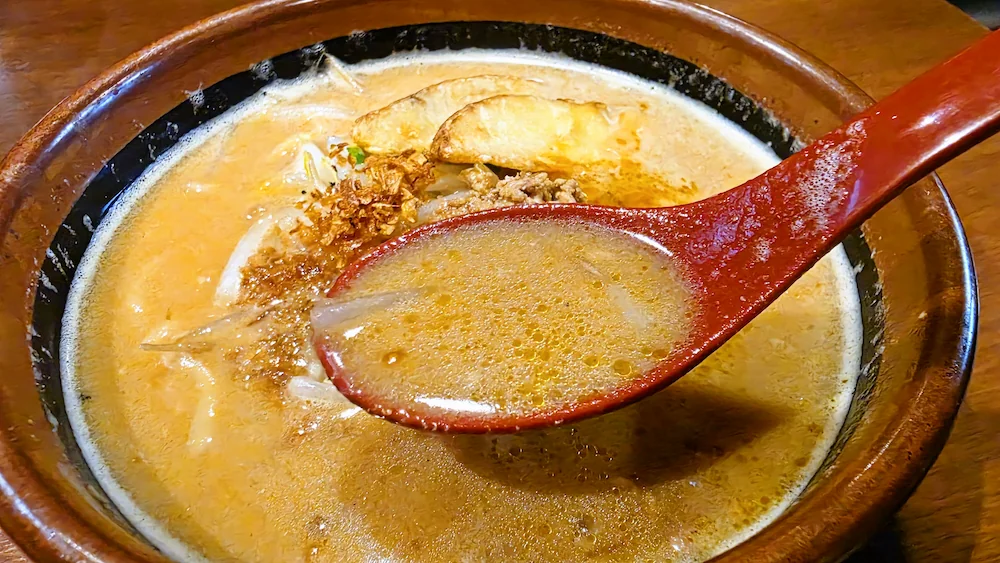 千代商店の北海道味噌らーめんのスープ
