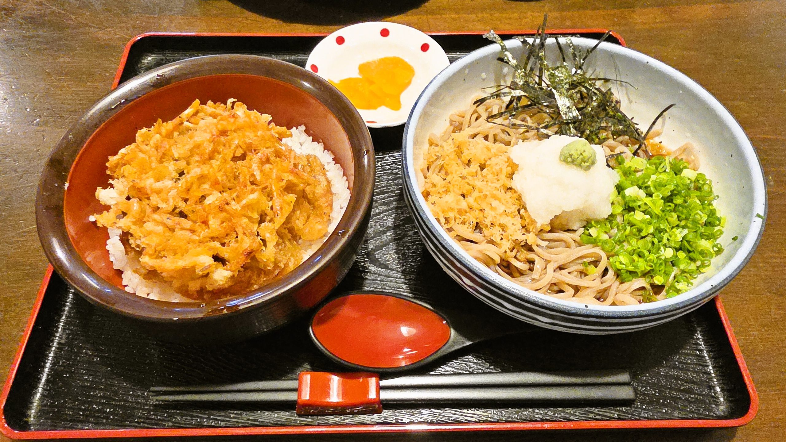 そば処 錨のかき揚げ丼とおろしそばのセット