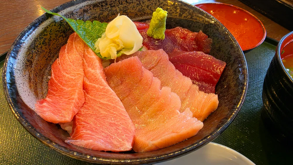 まぐろ茶屋の天然南まぐろの三味どん