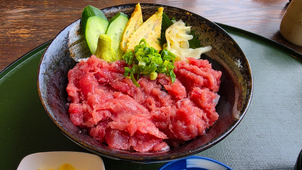 まぐろ茶屋の漁師のまかないすきみどん